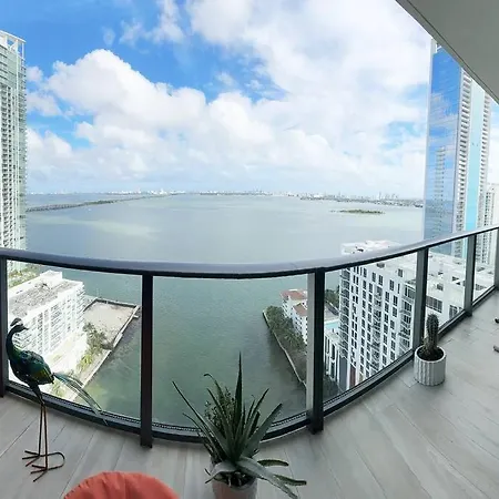 Luxurious Condo With Ocean View